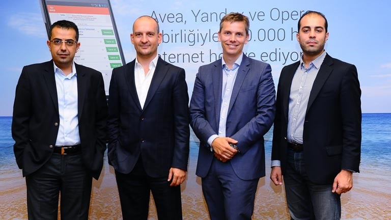 Avea Mobil Bağlantı Direktörü Baran Yurdagül, Yandex CMO’su Cem Sezer, Opera Software Ürün Ortaklıklarından Sorumlu Başkan Yardımcısı Jan Standal, Opera Bölge Direktörü Hakim Bennis.