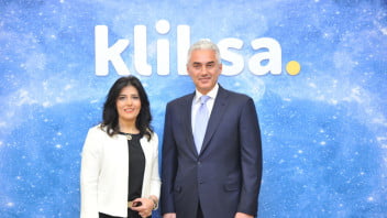 Kliksa Genel Müdürü Nevgül Bilsel Safkan ve Sabancı Holding Perakende ve Sigorta Grup Başkanı Haluk Dinçer