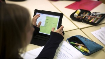 tablet-technology-ipad-education