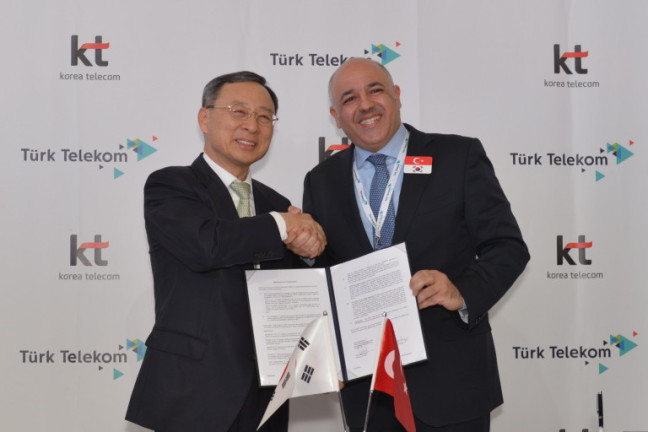 TurkTelekom_KoreaTelekom_CEOSign