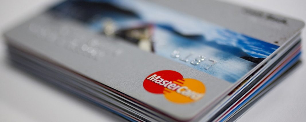 MasterCard istedi, kadınlar kredi kart numaralarını yayınladı