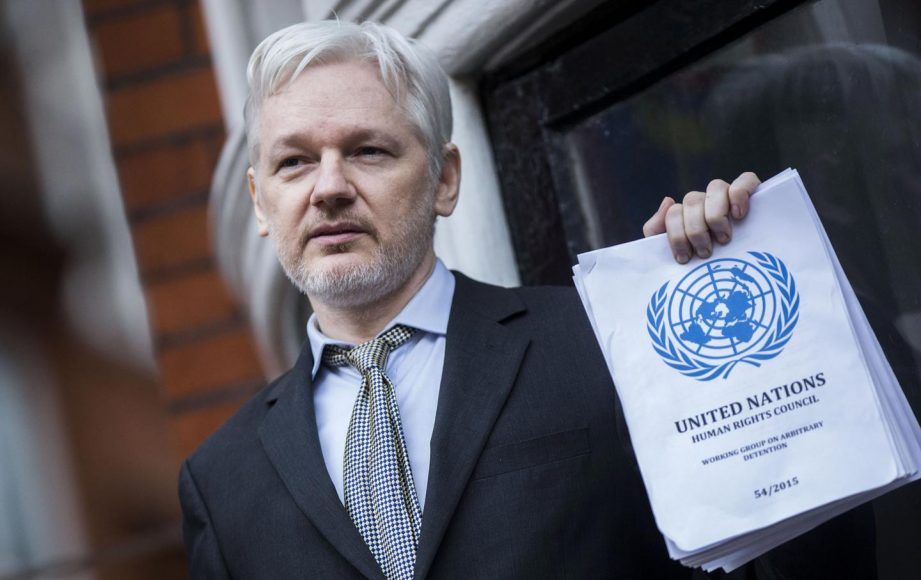 Julian Assange konsolosluktan kovuluyor mu?