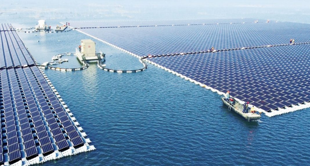 Çin yüzen güneş enerjisi tarlası kurdu