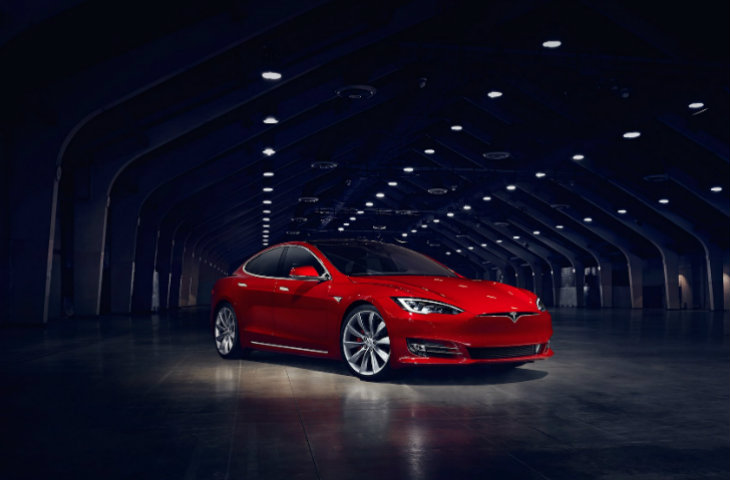 Tesla, Model 3'ü Avrupa'ya satmaya başladı