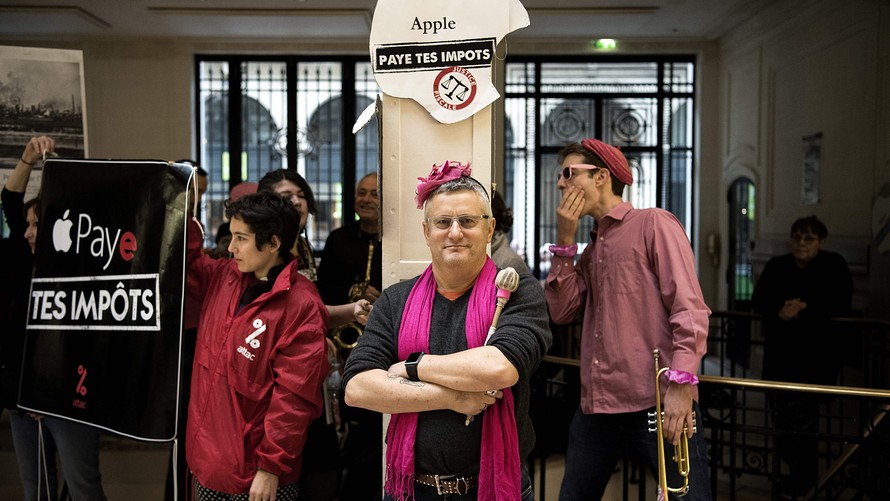 Aktivistler Apple mağazalarını işgal etti