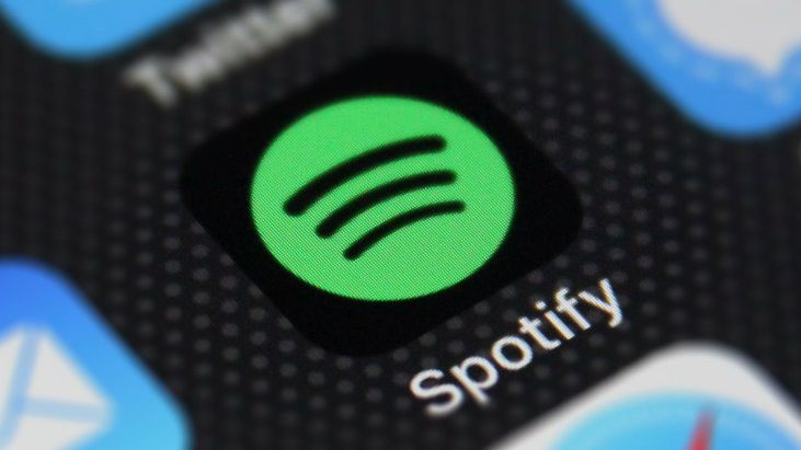 Spotify podcast önermeye başlıyor