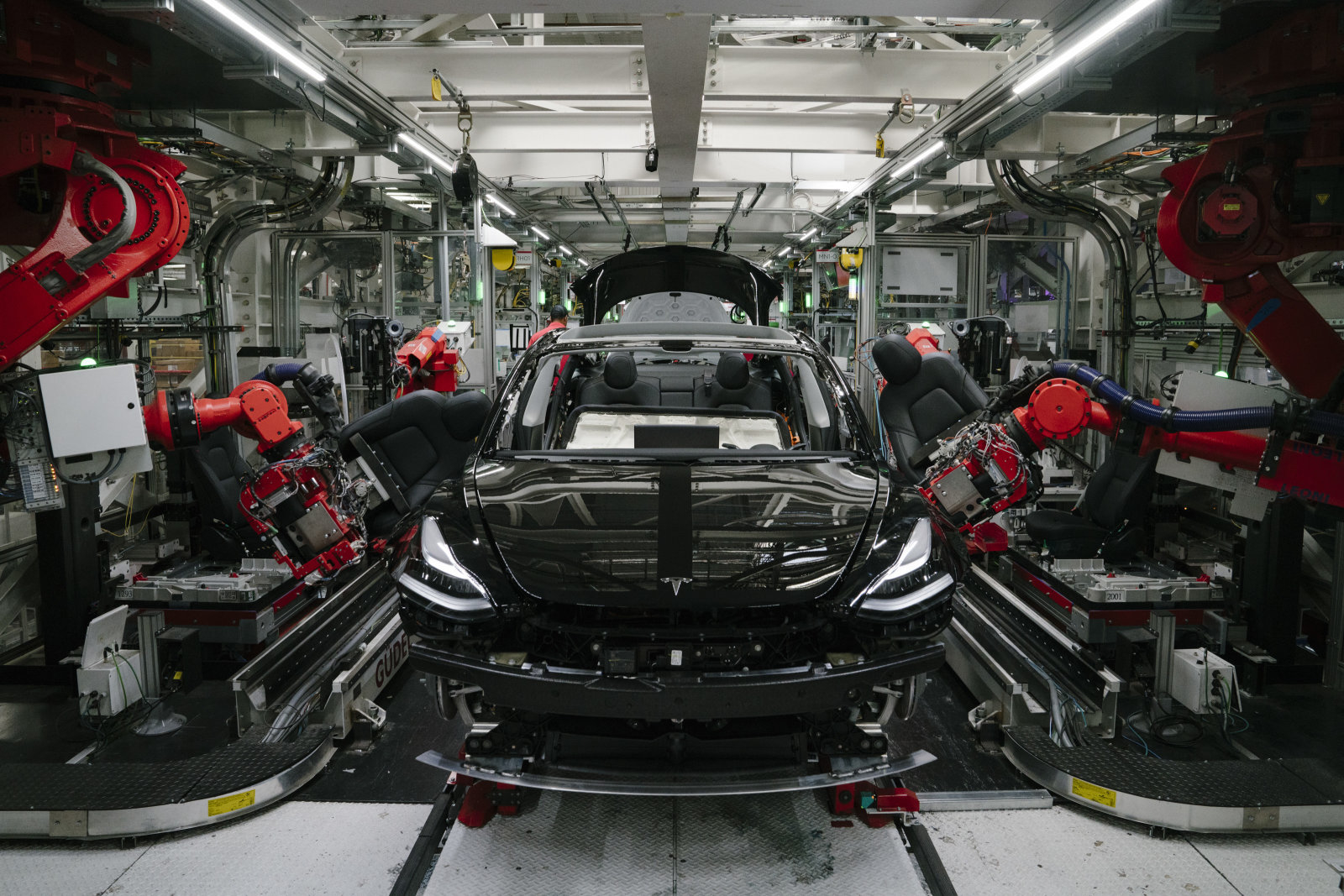 Tesla, 25 bin dolarlık yeni elektrikli otomobil üretecek