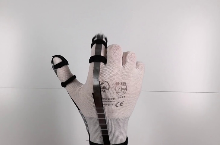 VR eldiven DextrES ile sanal nesnelere dokunabilirsiniz