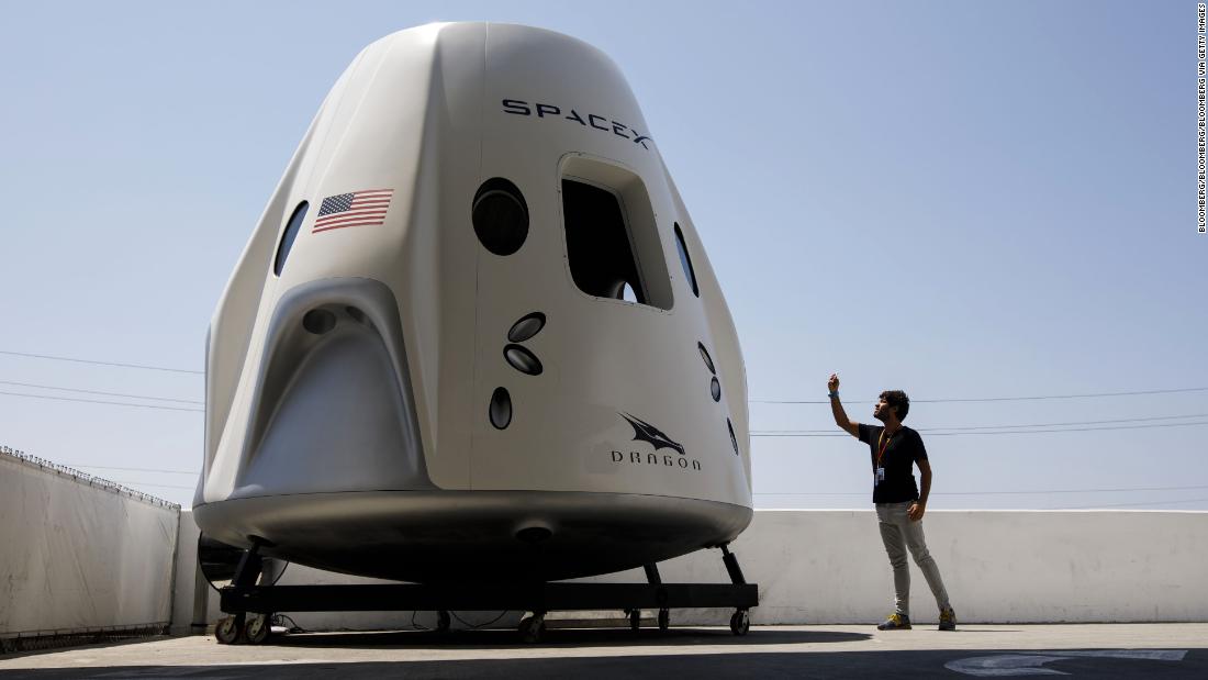 SpaceX'in mürettebat kapsülü testi ertelendi