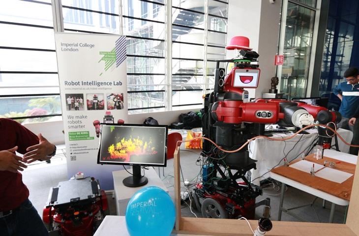 Hasta bakıcı robot