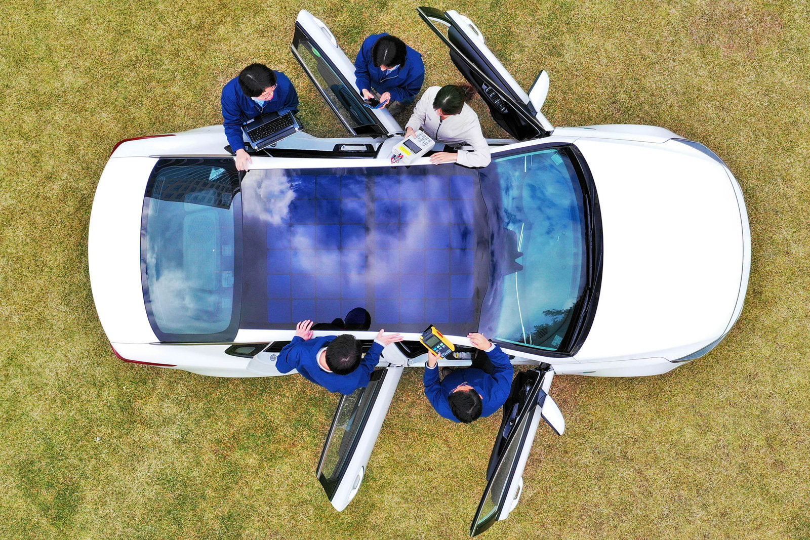 Hyundai ve KIA otomobillere güneş paneli takacak