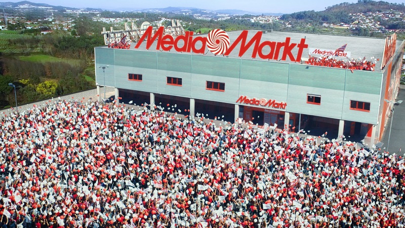 MediaMarkt, Alanya’da 2.150 metrekarelik mağaza açtı. On binlerce ürünün tüketicilerle buluştuğu mağazada açılışa özel çeşitli ürün kategorilerinde sunulan fırsatlar teknolojiseverler tarafından büyük ilgi çekti.