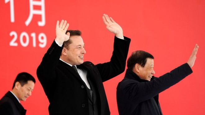 Elon Musk Çin'de Tesla fabrikası açtı