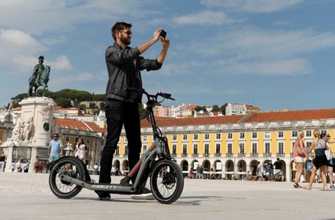 BMW elektrikli scooter