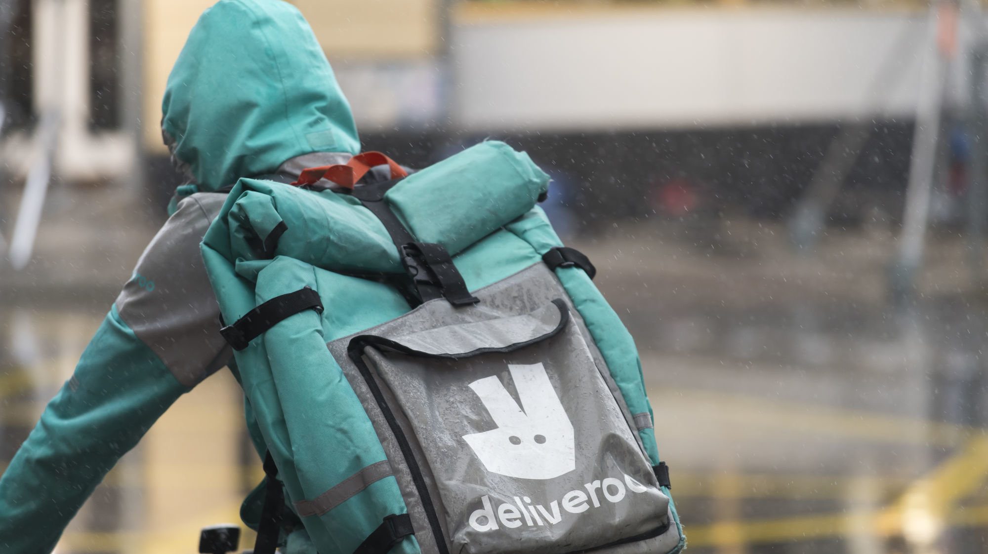 İngilizler Amazon'un Deliveroo'yu yönetmesini yasakladı