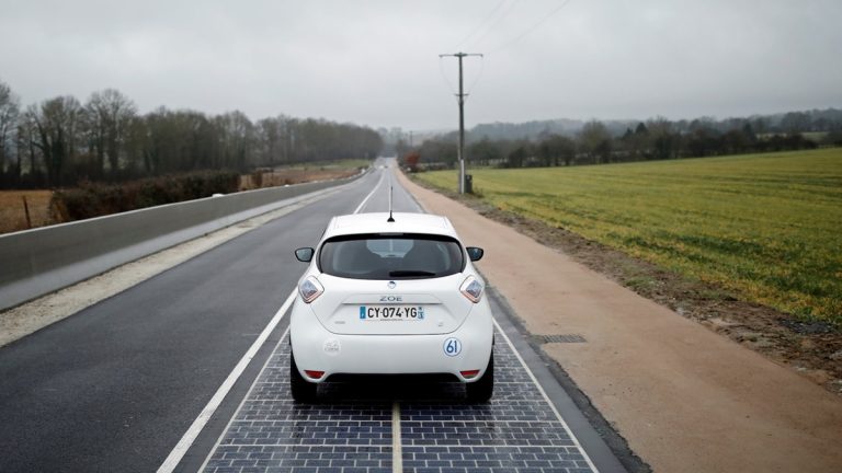 Güneş enerjili yol