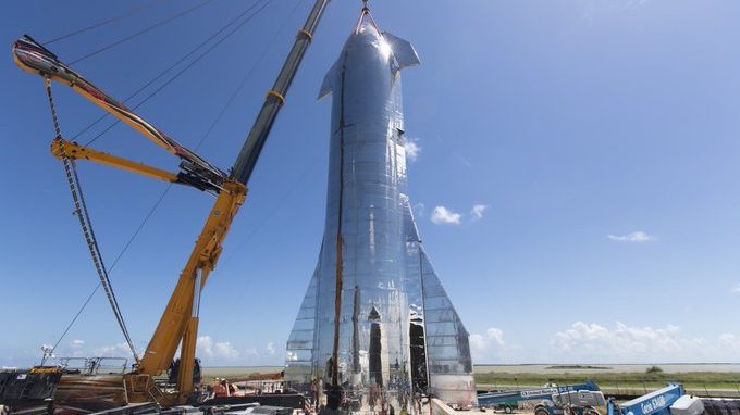 SpaceX'in uzay gemisi son şeklini aldı