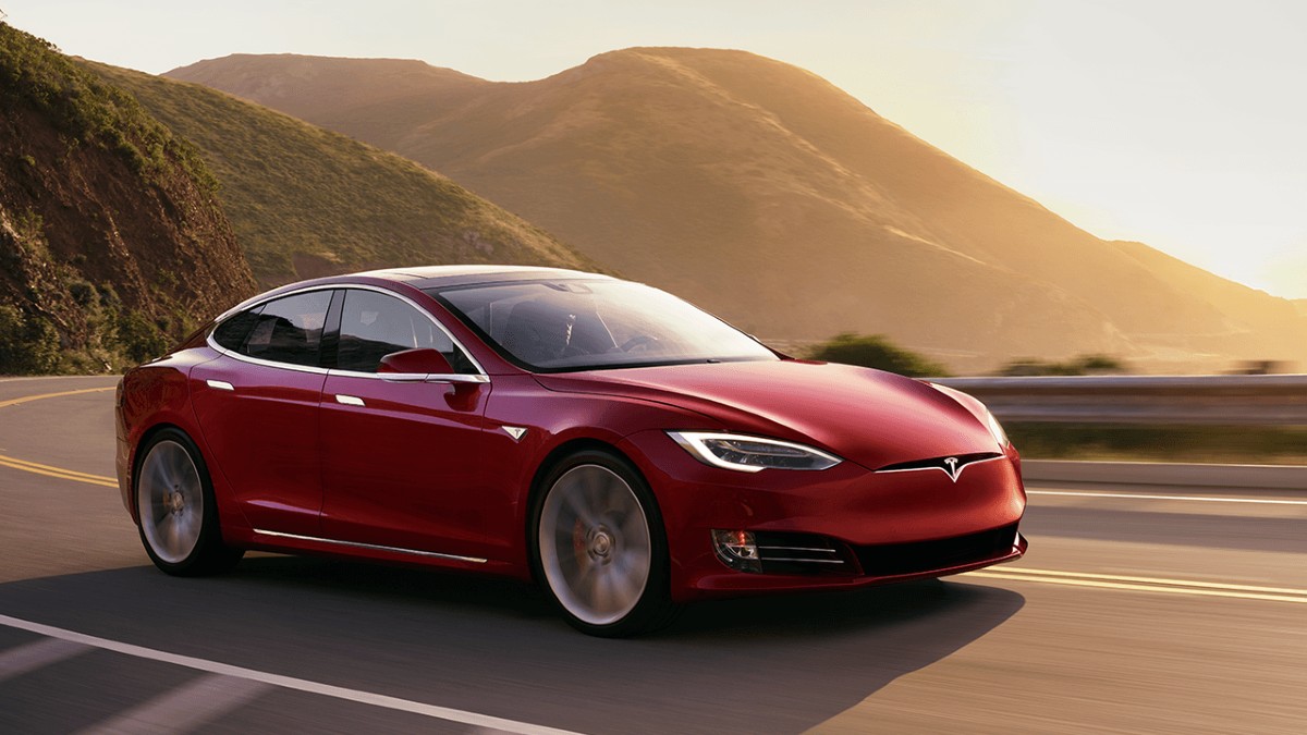 Model S'in menzili 650 km'ye çıkıyor