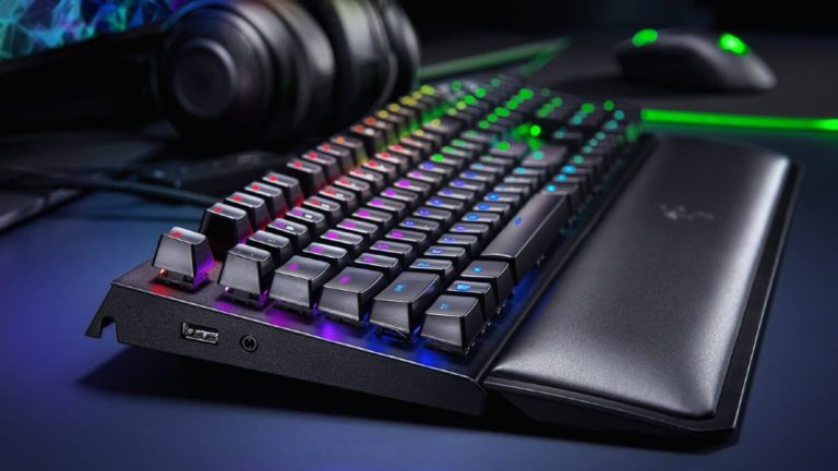 Facebook ve Razer