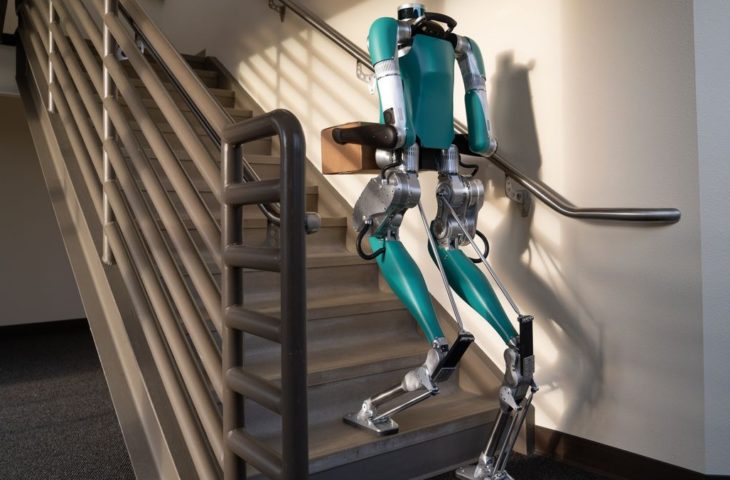 Postacı robot