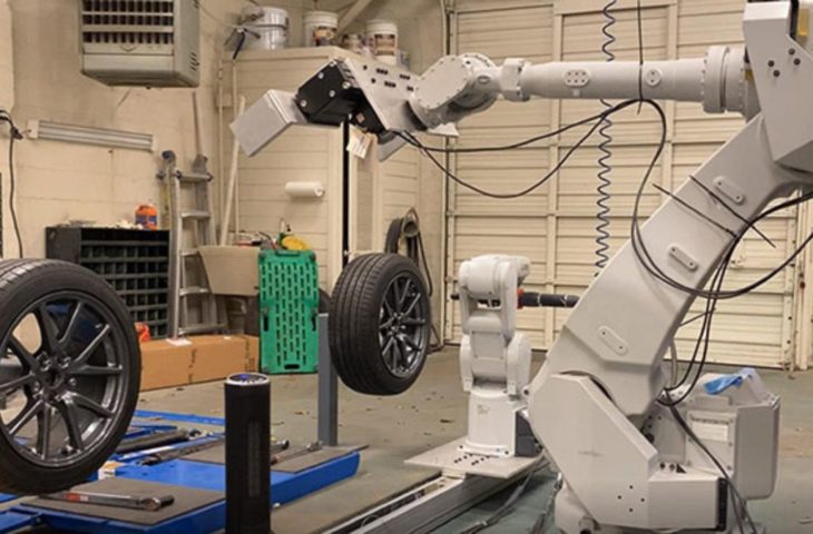 Lastik değişim robotu