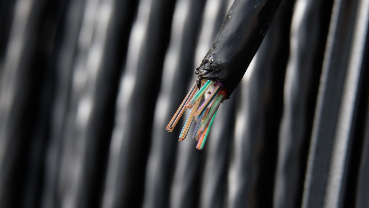 Fiber optik ile veri aktarım hız rekoru kırıldı