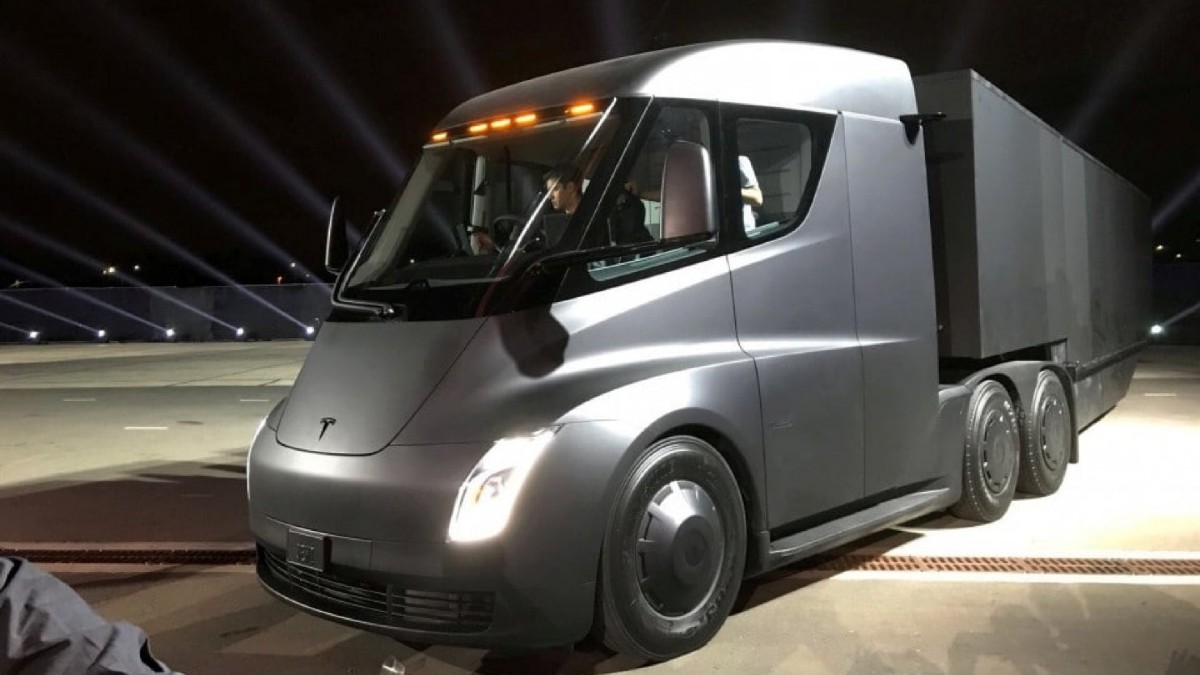 Tesla Semi üretimi ertelendi