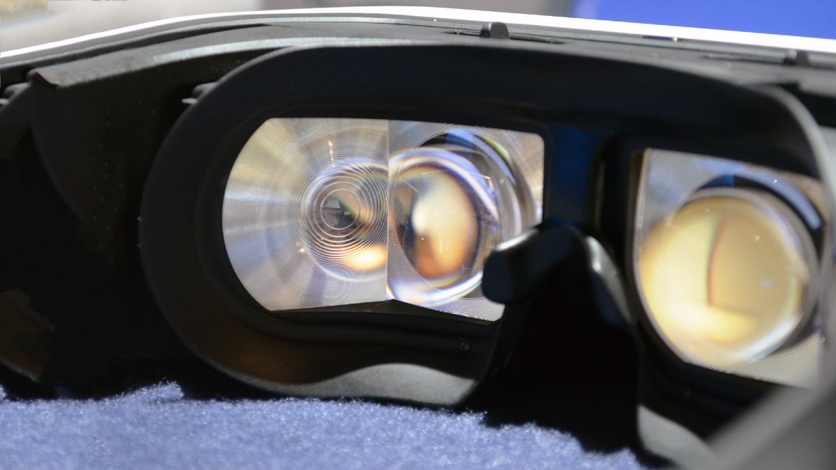 Facebook VR gözlük için yeni tasarım üzerinde çalışıyor