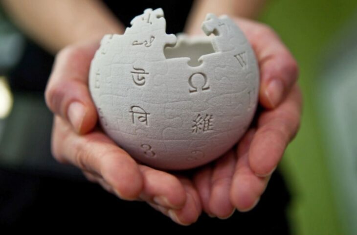 Facebook Wikipedia