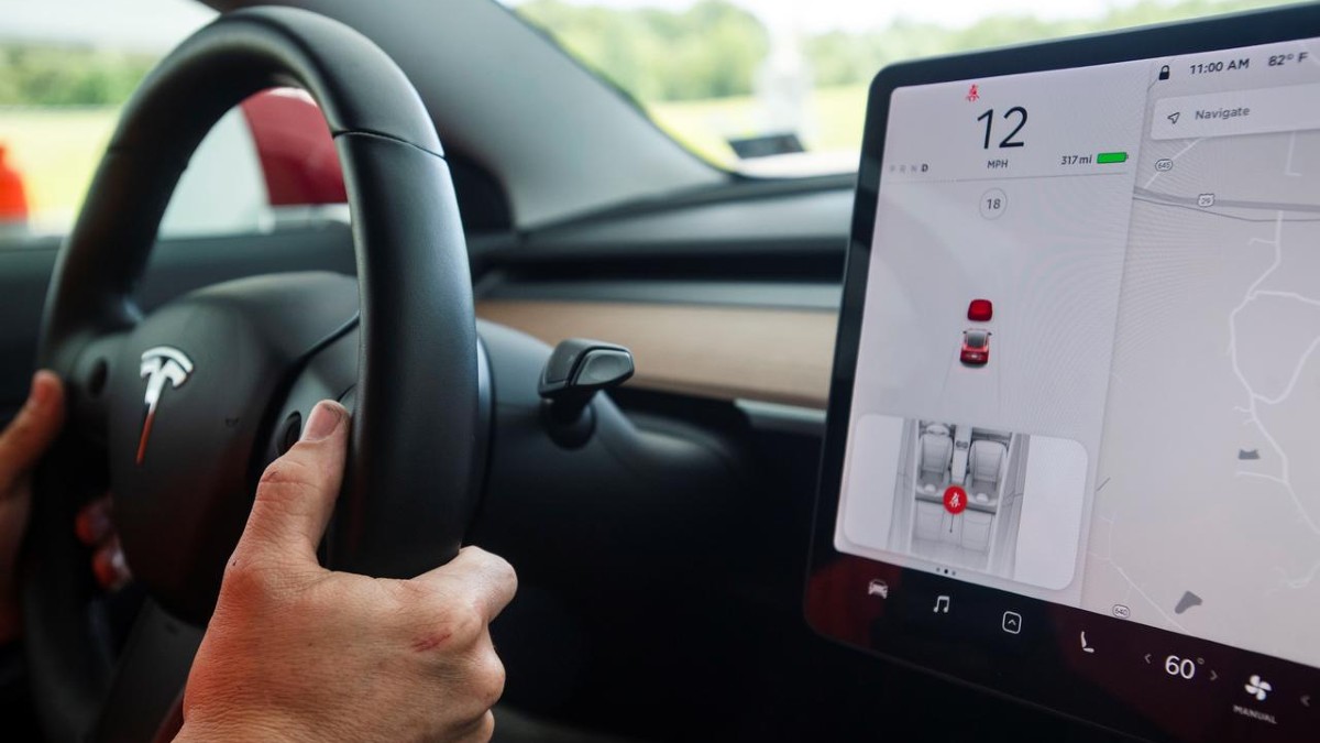 Tesla Model 3 otopilot modunda kaza yaptı