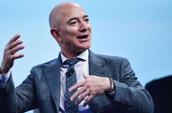 Jeff Bezos serveti