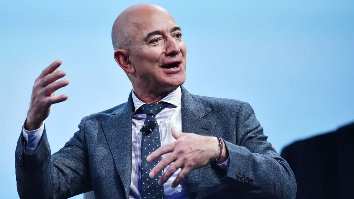Jeff Bezos serveti ile yeni bir rekor kırdı