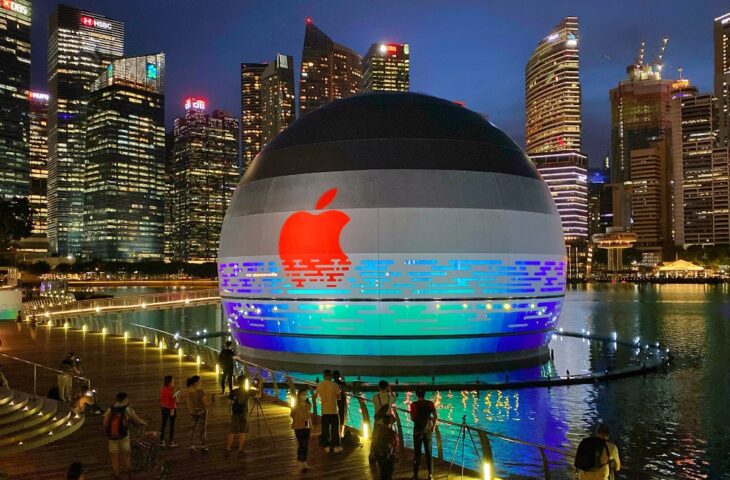 Apple suda yüzen mağaza