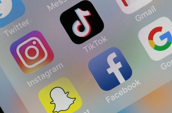 Facebook TikTok
