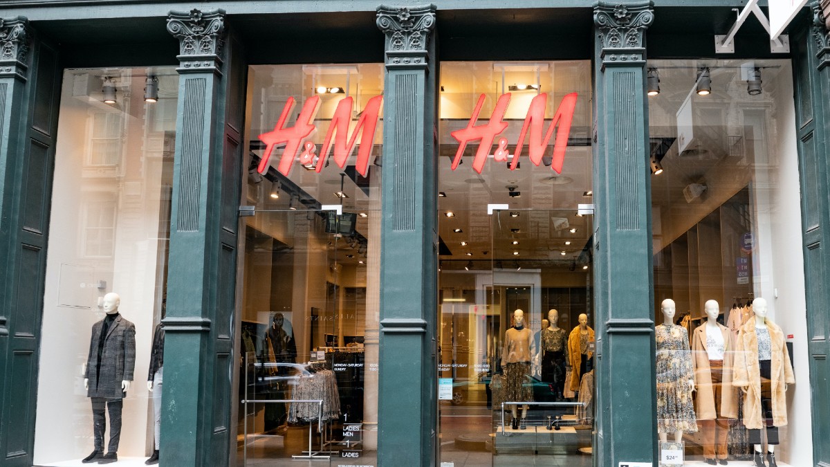 H&M çalışan izleme sistemi nedeniyle ceza aldı