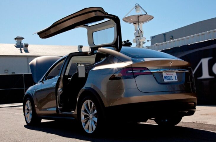 Tesla araçlar üretim hatası