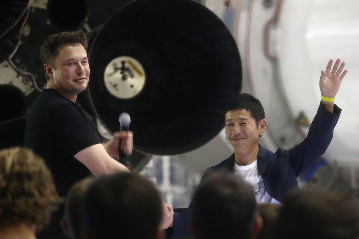 SpaceX'in Ay turisti 8 yolcu daha arıyor