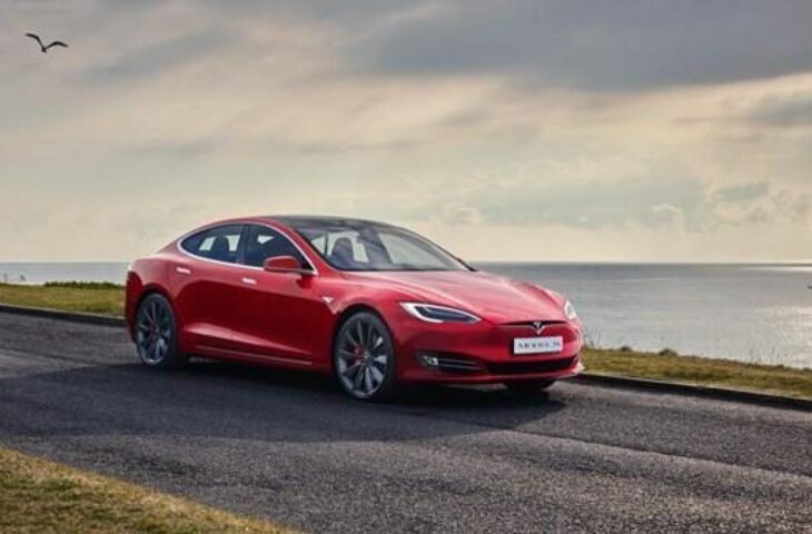Tesla yazılım güncellemesi