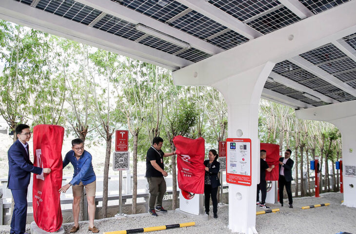 güneş enerjili şarj istasyonu