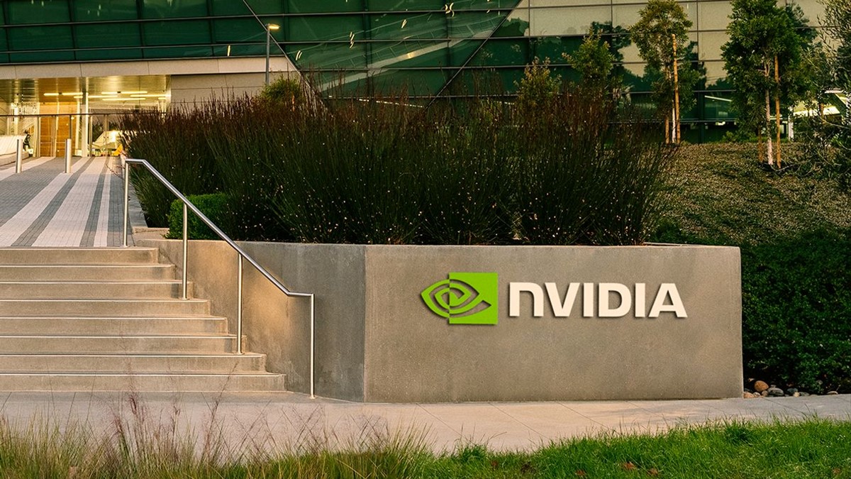 Bu ay NVIDIA Studio’da, NVIDIA’nın Asya’nın en büyük yıllık teknoloji fuarı COMPUTEX’te yaptığı, akıllara durgunluk veren yapay zekâ alanındaki çalışmalarını ve birbirinden değerli NVIDIA Studio sanatçılarının eserlerini inceliyoruz. 