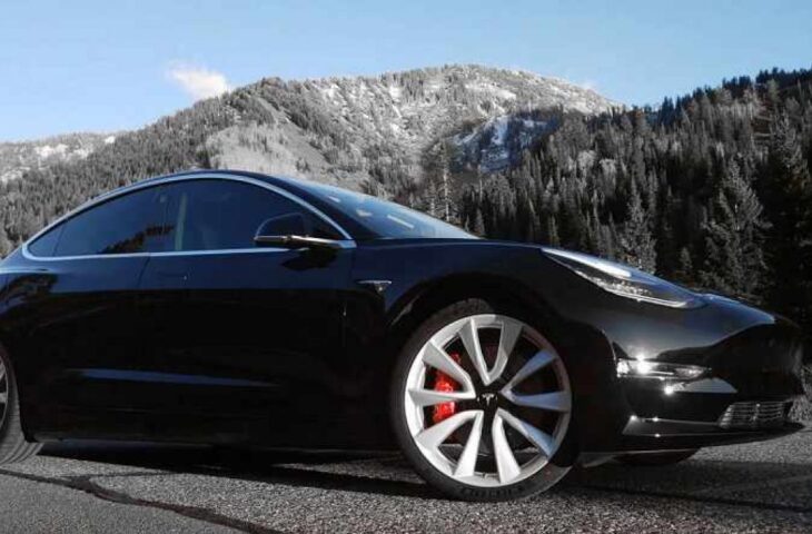 Tesla dış ilişkiler