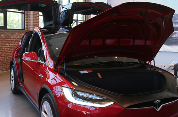 Tesla ile Panasonic