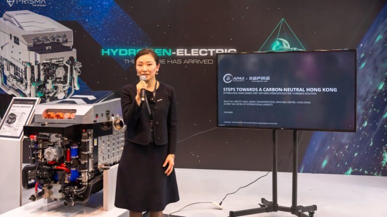 Refire Başkan Yardımcısı Audrey Ma, “Hong Kong net sıfır hedefi için hidrojen kullanmak konusunda dünya lideri olmaya aday” açıklamasını yapıyor.