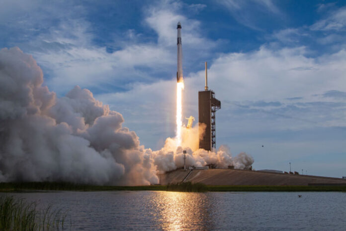 SpaceX, tamamen ticari üçüncü uçuşunu, mürettebatlı misyonunu başarıyla gerçekleştirdi