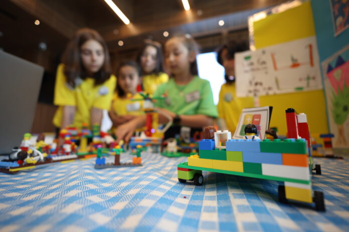 Çocuklar Amazon Türkiye ve Hayalime Ortak Ol Topluluğu ile “hayallerini kodluyor”