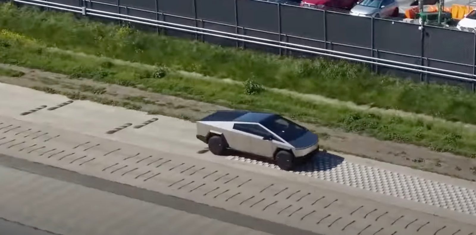 Cybertruck kameralara yakalandı