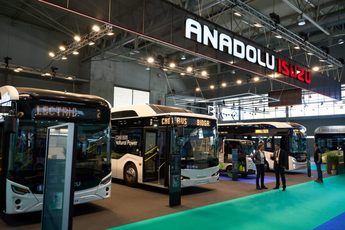 Anadolu Isuzu, yenilikçi ve çevreci modelleri ile ticari otomotiv sektörünün en prestijli etkinliklerinden biri olan Uluslararası Toplu Taşımacılar Birliği (UITP) Küresel Toplu Taşıma Zirvesi'nde ses getirdi.