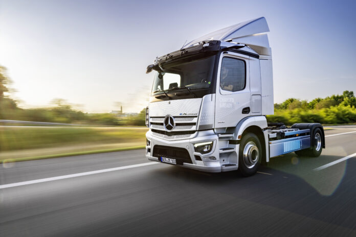 Mercedes-Benz’in ilk ağır sınıf elektrikli kamyonu unvanına sahip eActros’un yol testleri Mercedes-Benz Türk AR-GE ekipleri tarafından Aksaray AR-GE Merkezi’nde gerçekleştirilecek