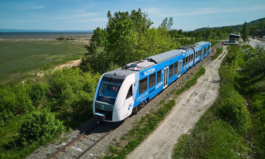 Hidrojenle çalışan tren seferlere başladı