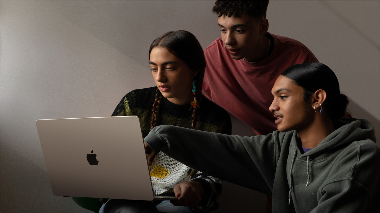M2 çipli MacBook Pro mu alınır yoksa M3 mü beklenmeli?